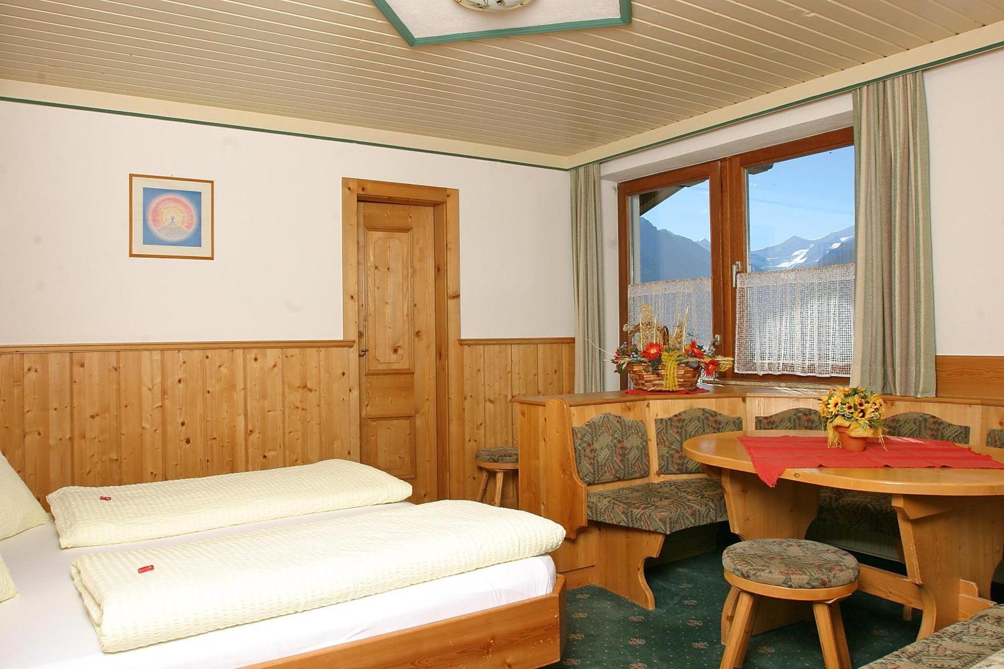 Pension Sonneck Neukirchen am Grossvenediger Exterior photo